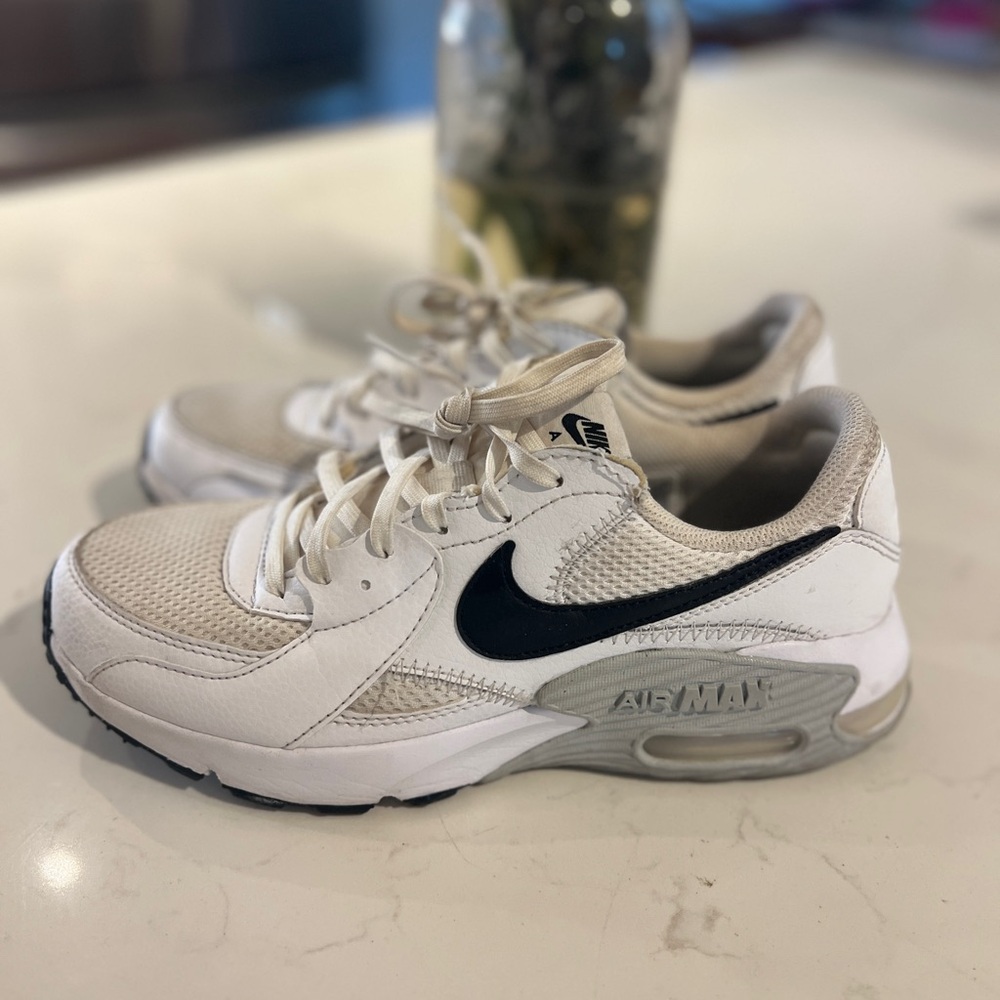 Nike Air Max Excee Women’s Size 8